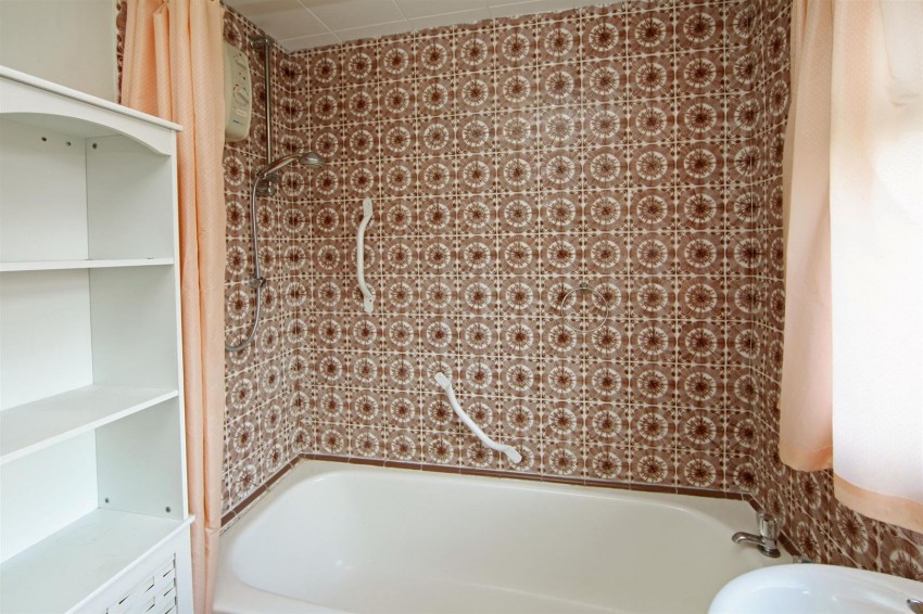 Images for Meadow View Road, Newport